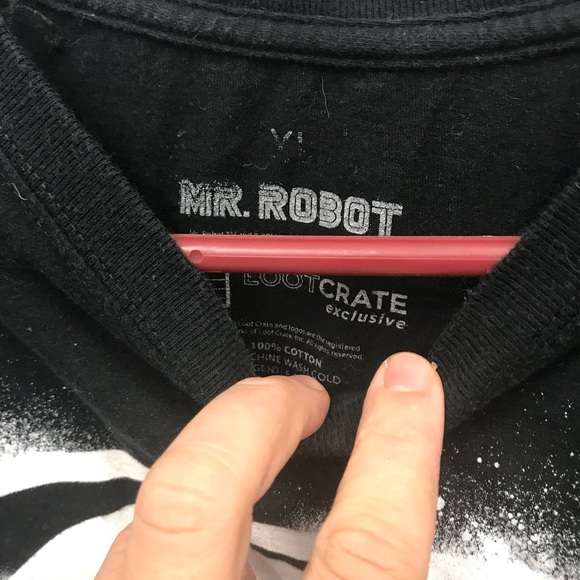 Lootcrate mr robot shirt size xl - Picture 2 of 3